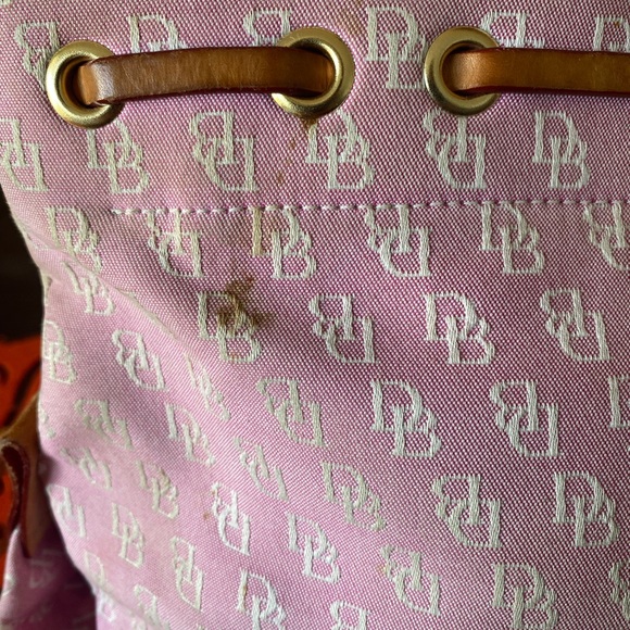 Dooney & Bourke Signature Logo Purse (Pink) w/Gold Haddware & Shoulder Strap. - Picture 3 of 12